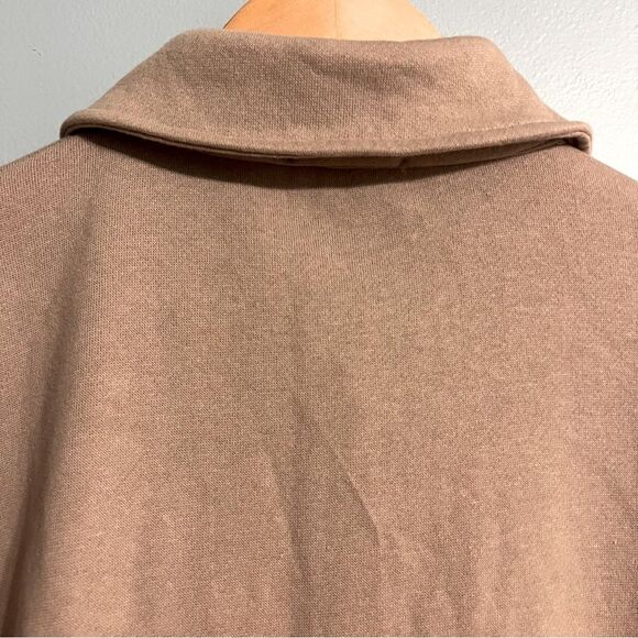 😊 3/$30 
Hippie Rose Buttoned Sweatshirt Sz L Cropped Boxy Tan Mocha Frappe EUC - Picture 7 of 14